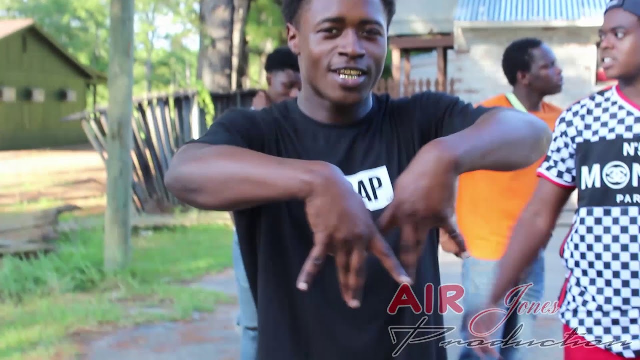 Take a walk  around Longs With the streets hottest yougin Yung Tonee -Prt1