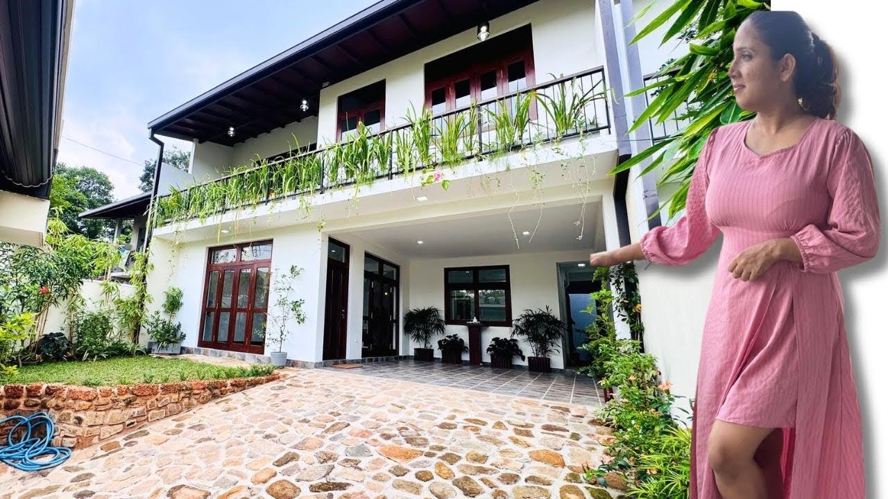 වෙනස්ම ආරකට හැදුන ලස්සන ගෙයක් | House for sale in Hokandara  | Luxury Sri Lanka