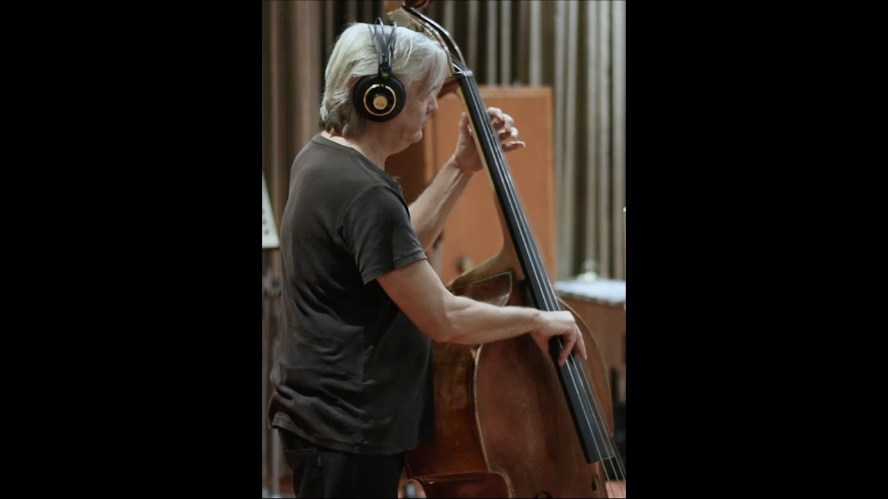 Σταθερά αλλά ευγενικά, μπροστά / Steady but gently, beyond  (Composed by: Jacques Marugg)