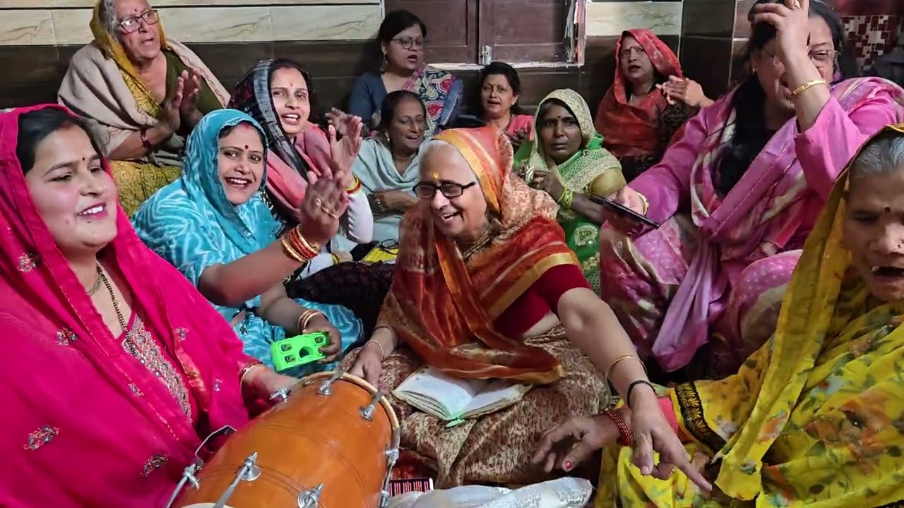 बहुत सुंदर कृष्ण भजन फूलों में सज रहे हैं श्री वृंदावन बिहारी#viralvideo 