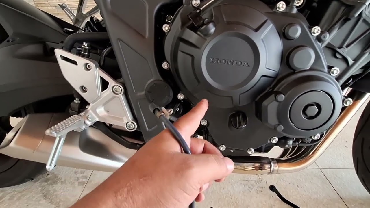 COMO REMOVER ESCAPAMENTO DA CB650R.