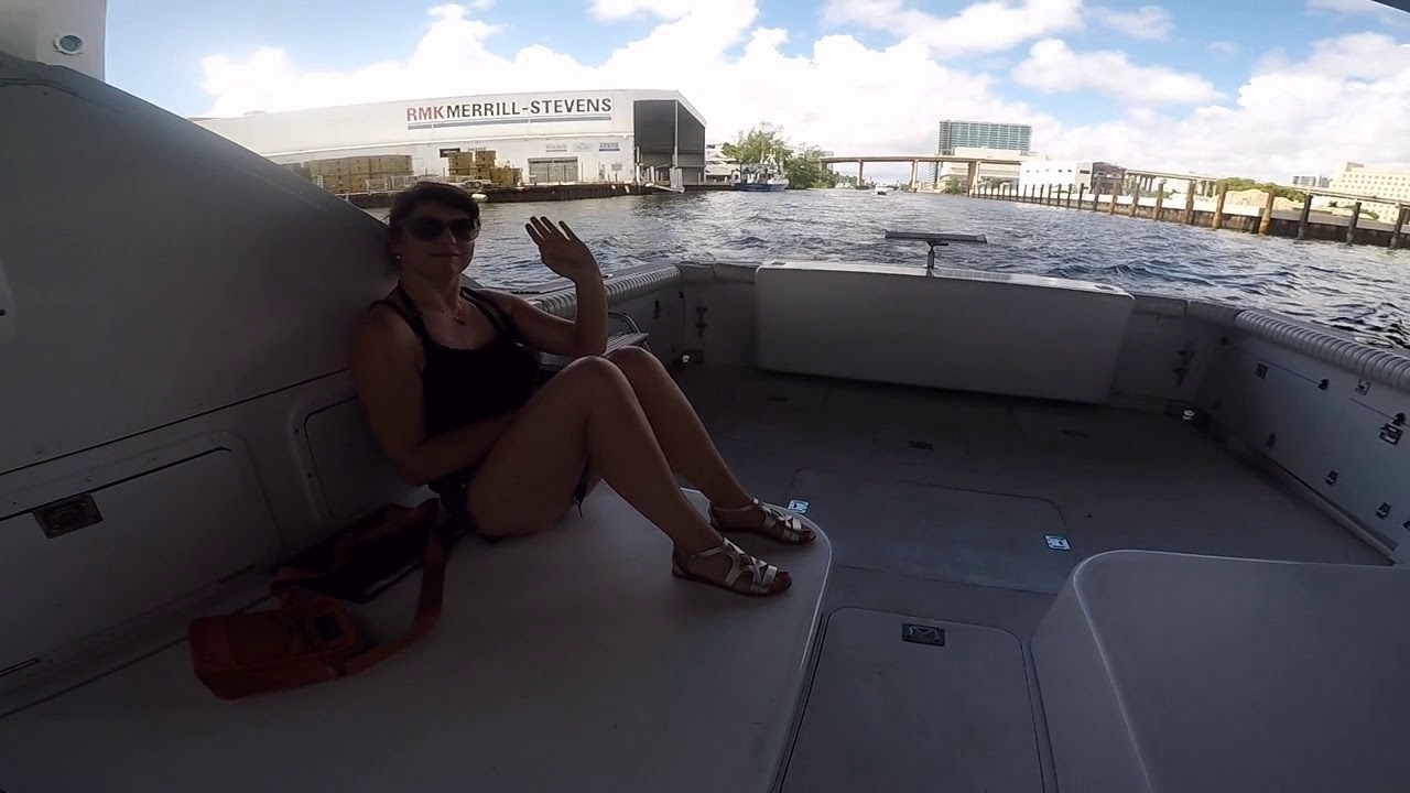 1984 Bertram 30 Flybridge Cruiser