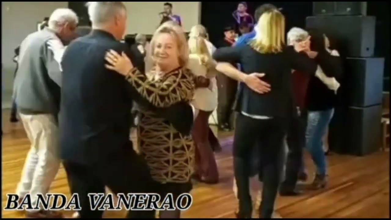 BANDA VANERAO NO SALÃO DO ZUPPA = FLORES DA CUNHA R G DO SUL