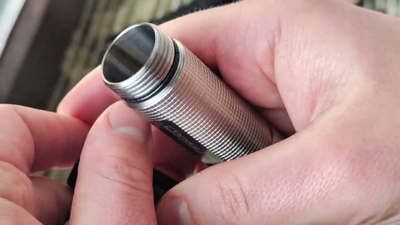 Review flashlight Titanium alloy Convoy S2+ 18650 flashlight 519A
