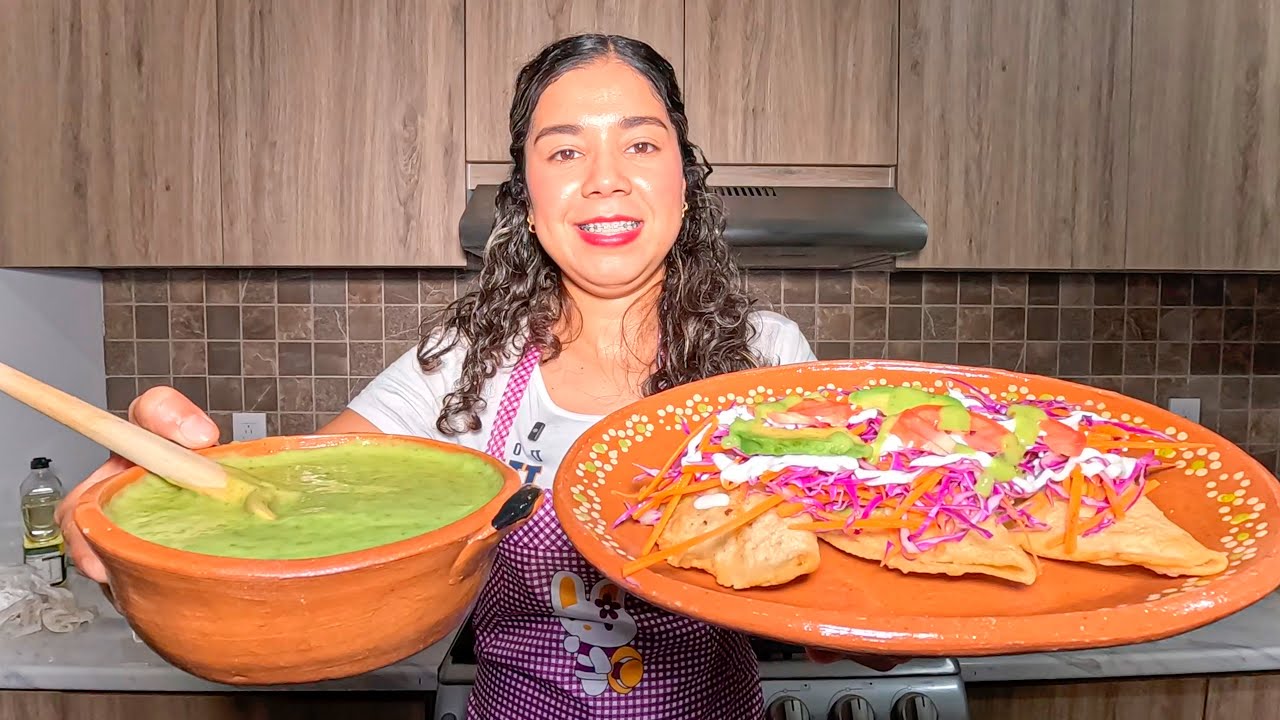 Nuestra historia continua... Empanadas de papa doradas con ensalada de repollo