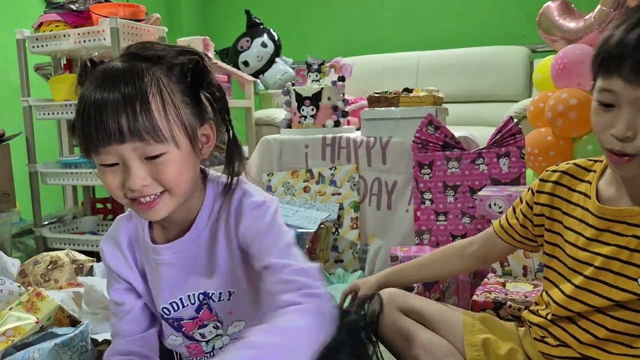 Ri83 Buka kado ultah 5thn nov 2025