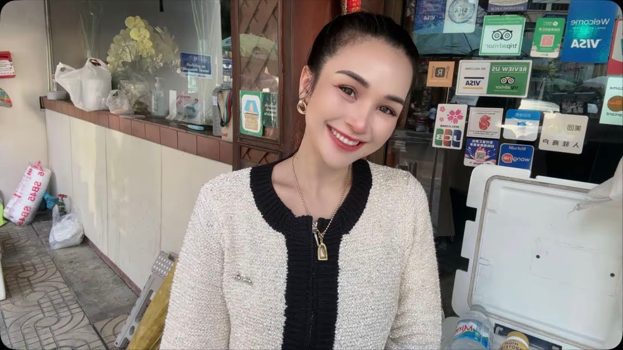 LIVE Street Café - Welcome Family 🤗 Ploysai Coffee Lady in Bangkok Thailand - Thai Street Food