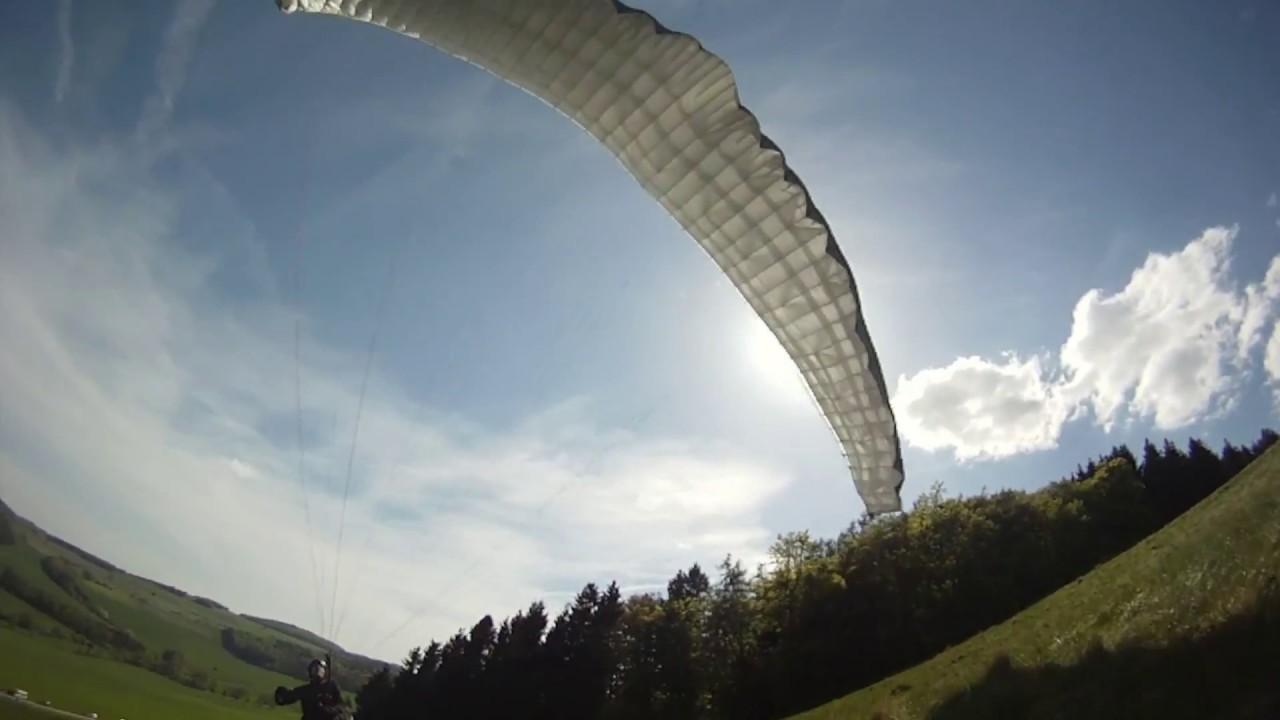 Gleitschirmfliegen im Sauerland - Ein turbulenter Tag am Übungshang - Stormbruch