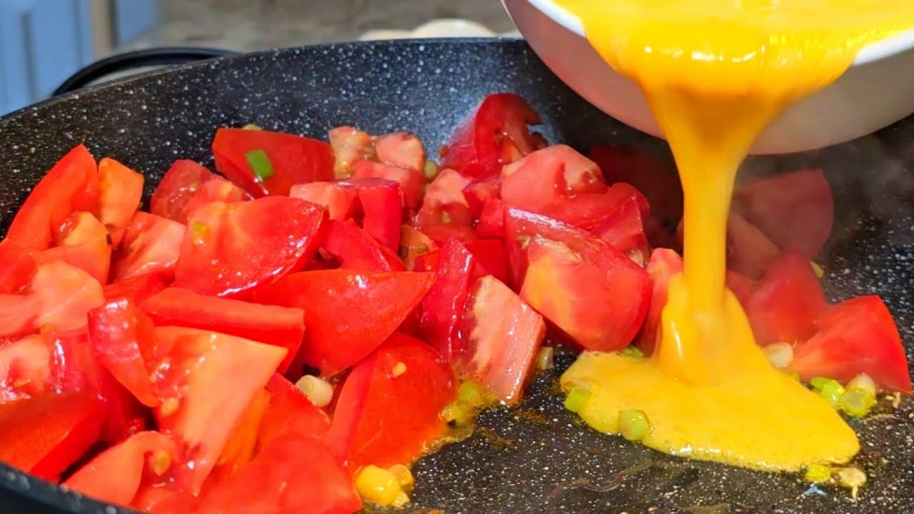Просто добавьте яйца к помидорам и получите вкусное блюдо | Быстрый и простой рецепт жареного блю...