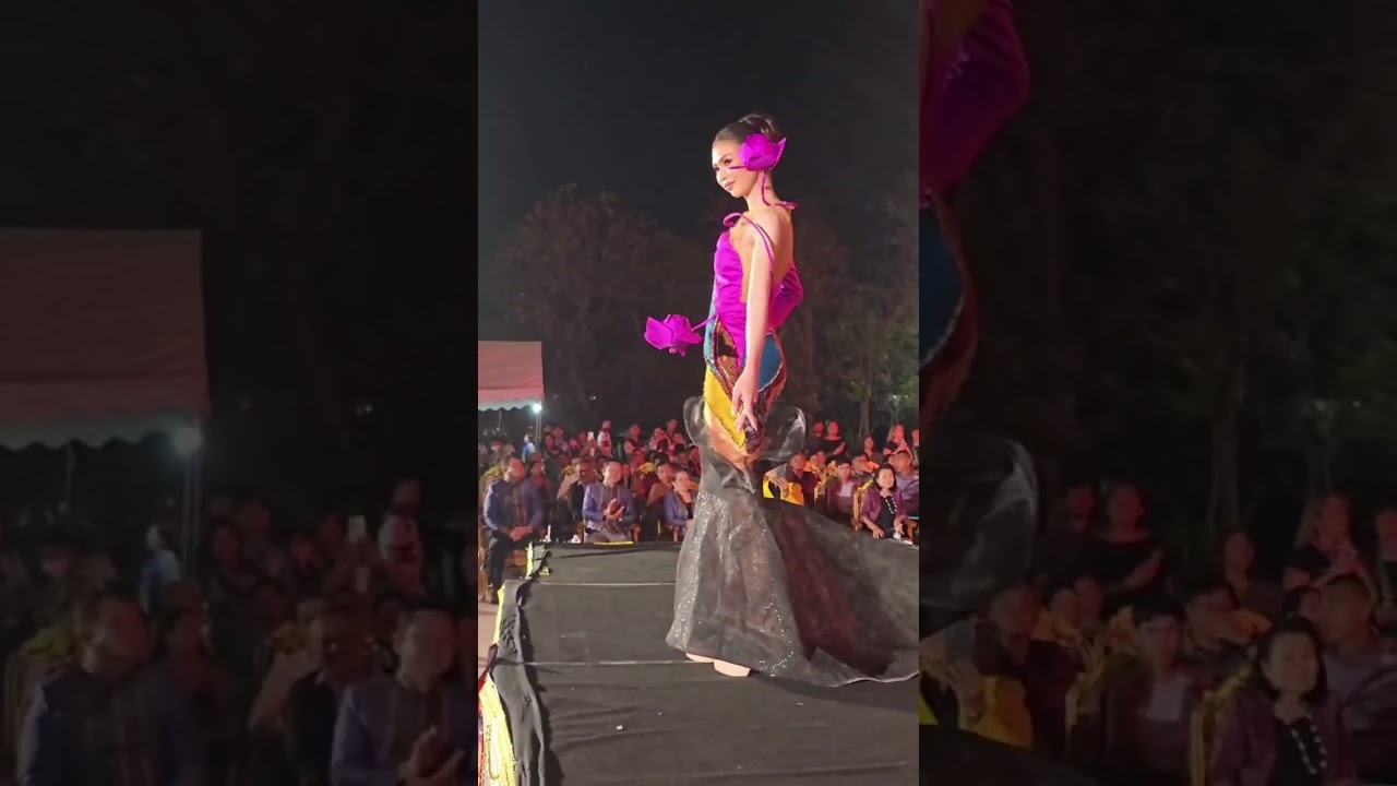 การเดินแบบในชุดไทย ของงานแลกเปลี่ยนวัฒนธรรม นานาชาติ  จัดขึ้นในจังหวัดสุรินทร์
