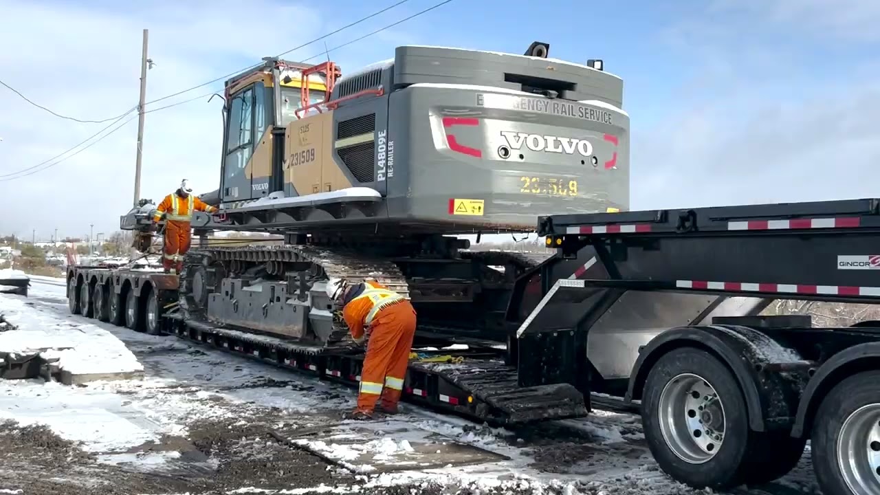 Loading a GINCOR Werx JC Series 85 Ton 5-Axle Float