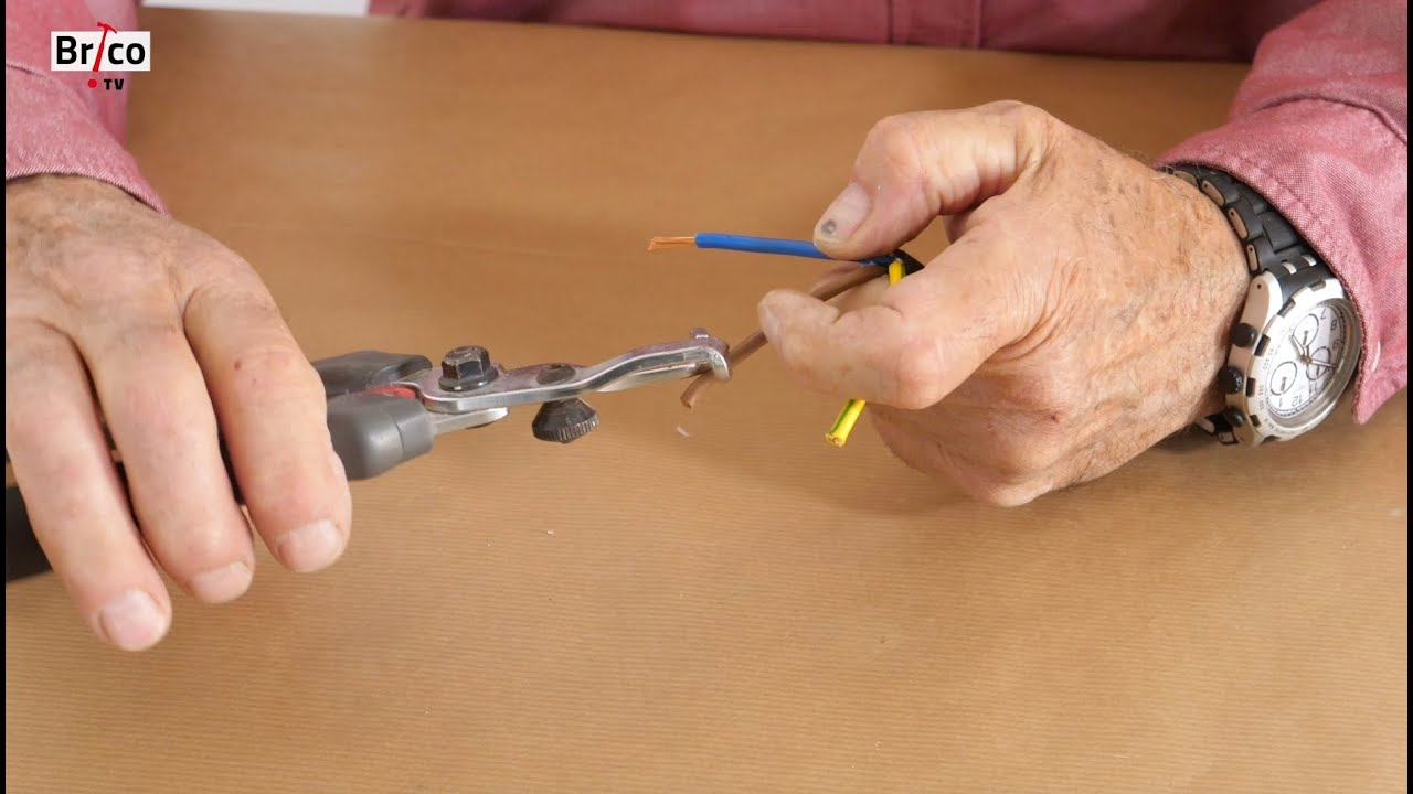 D&eacute;nuder les fils &eacute;lectriques - Tuto bricolage avec Robert