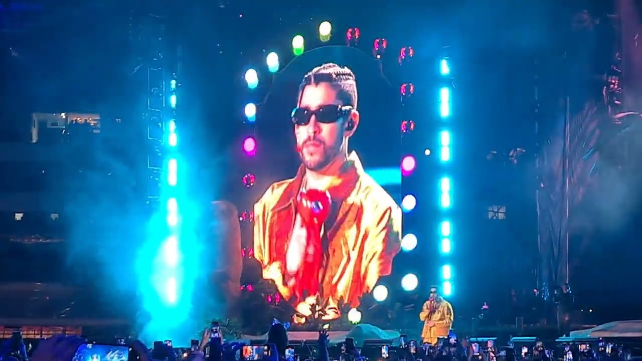 BAD BUNNY - CALLAÍTA  (EN VIVO)