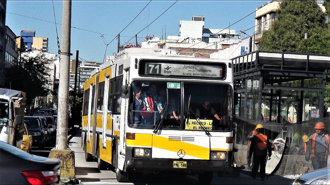 Quito, Ecuador Trolleybus Scenes - 2016