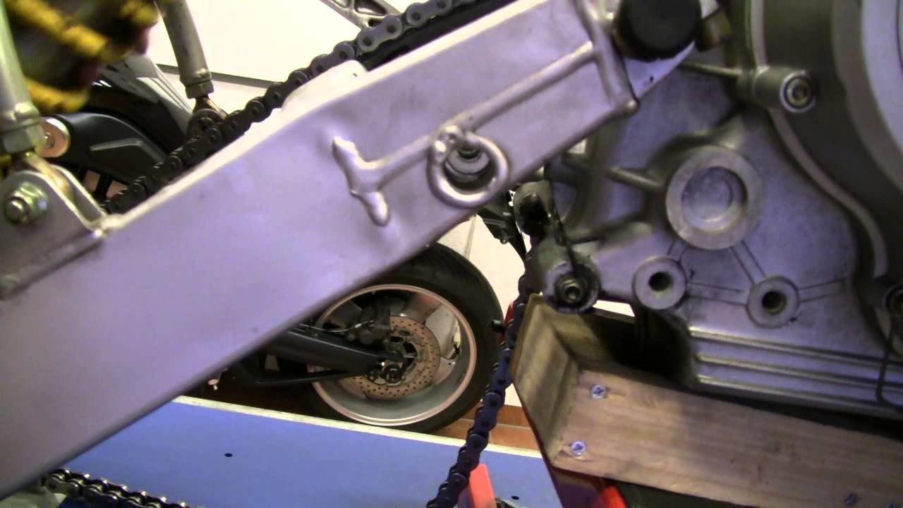 Ducati Monster 600 -- Teil 11 -- Federbein und Schwinge ausbauen