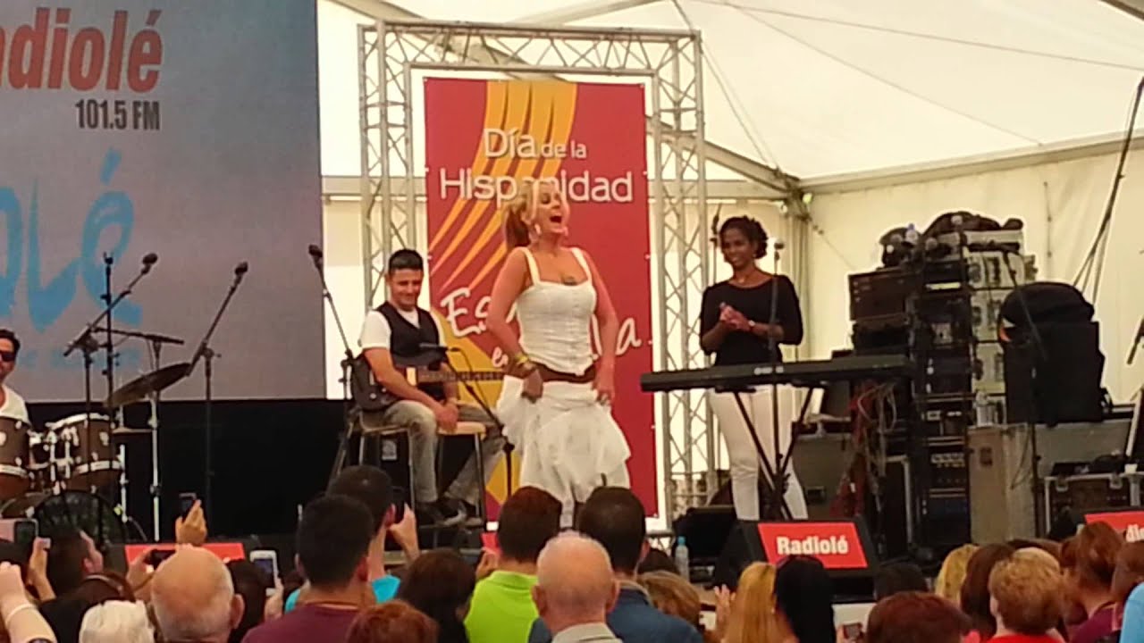 La Húngara actuando en el día de la hispanidad.