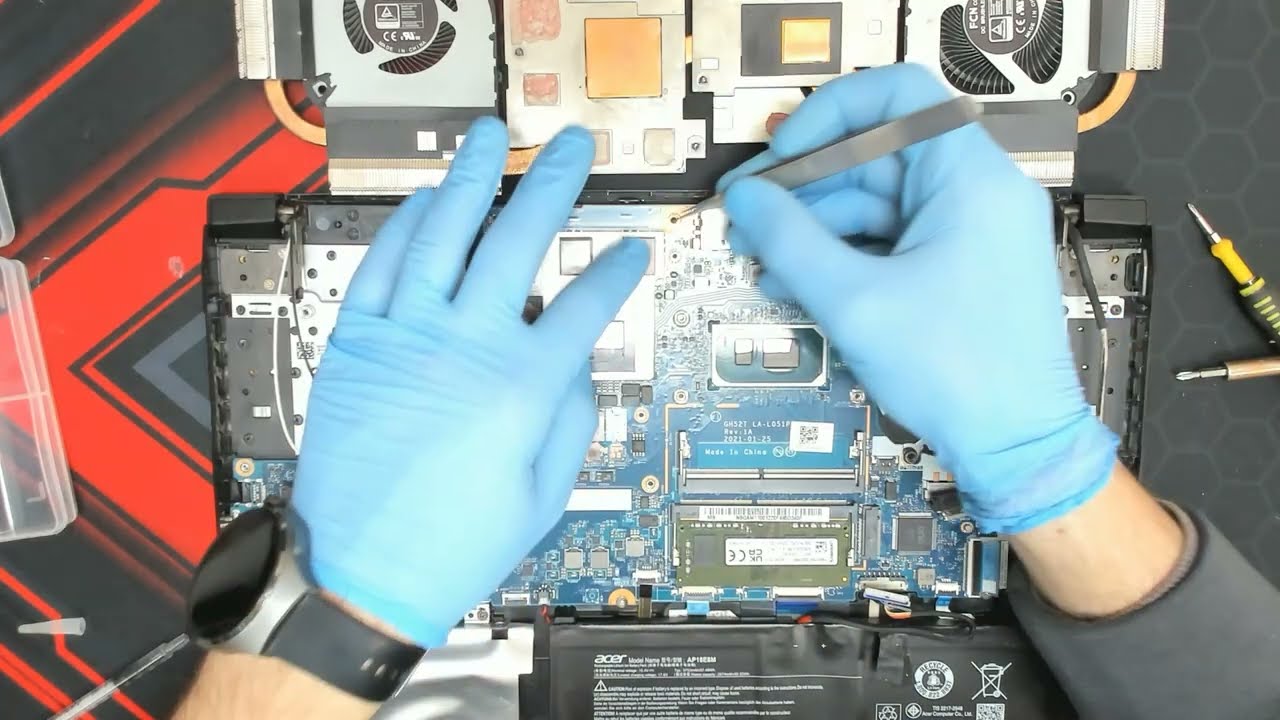 Ноутбук Acer Nitro 5 AN515-56 не включается, требуется замена термопасты.