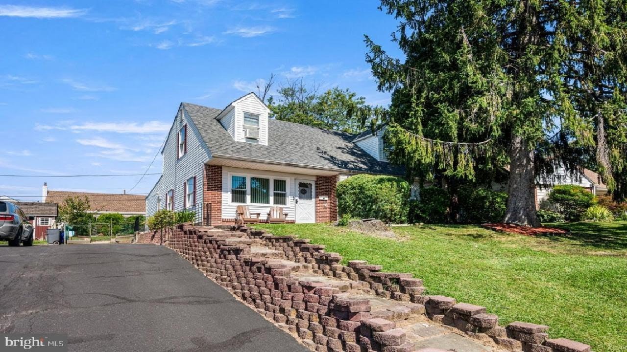 Family Room with Built-In Bar - This 4BR Philadelphia Home Has Everything