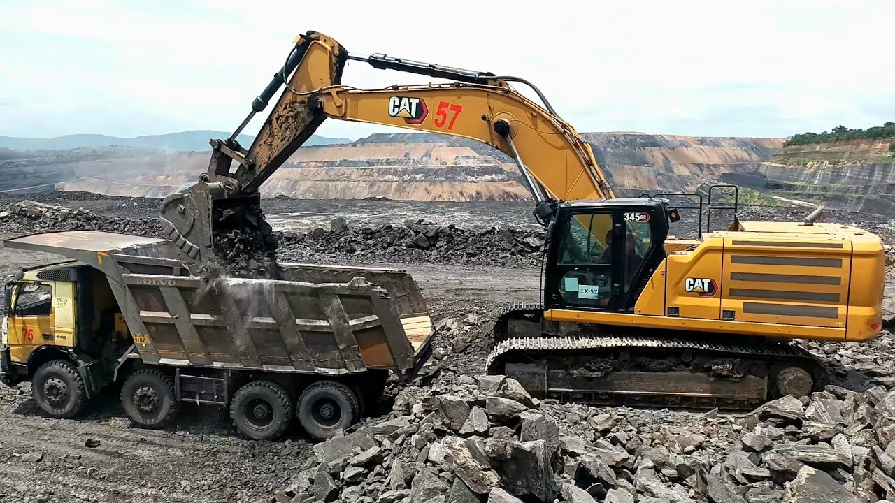 Cat 345 GC Excavator Top Performer in Mining Operations || Cat excavator working coal mining