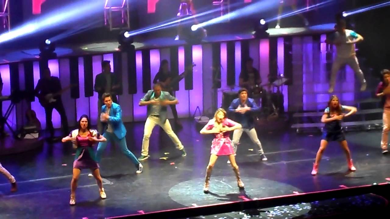 Violetta en vivo Apertura (Hoy somos mas)