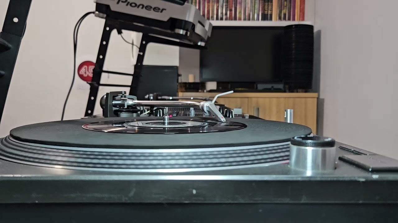 Elton John - I Cry at Night - Rocket Record Company - 1978 - 7