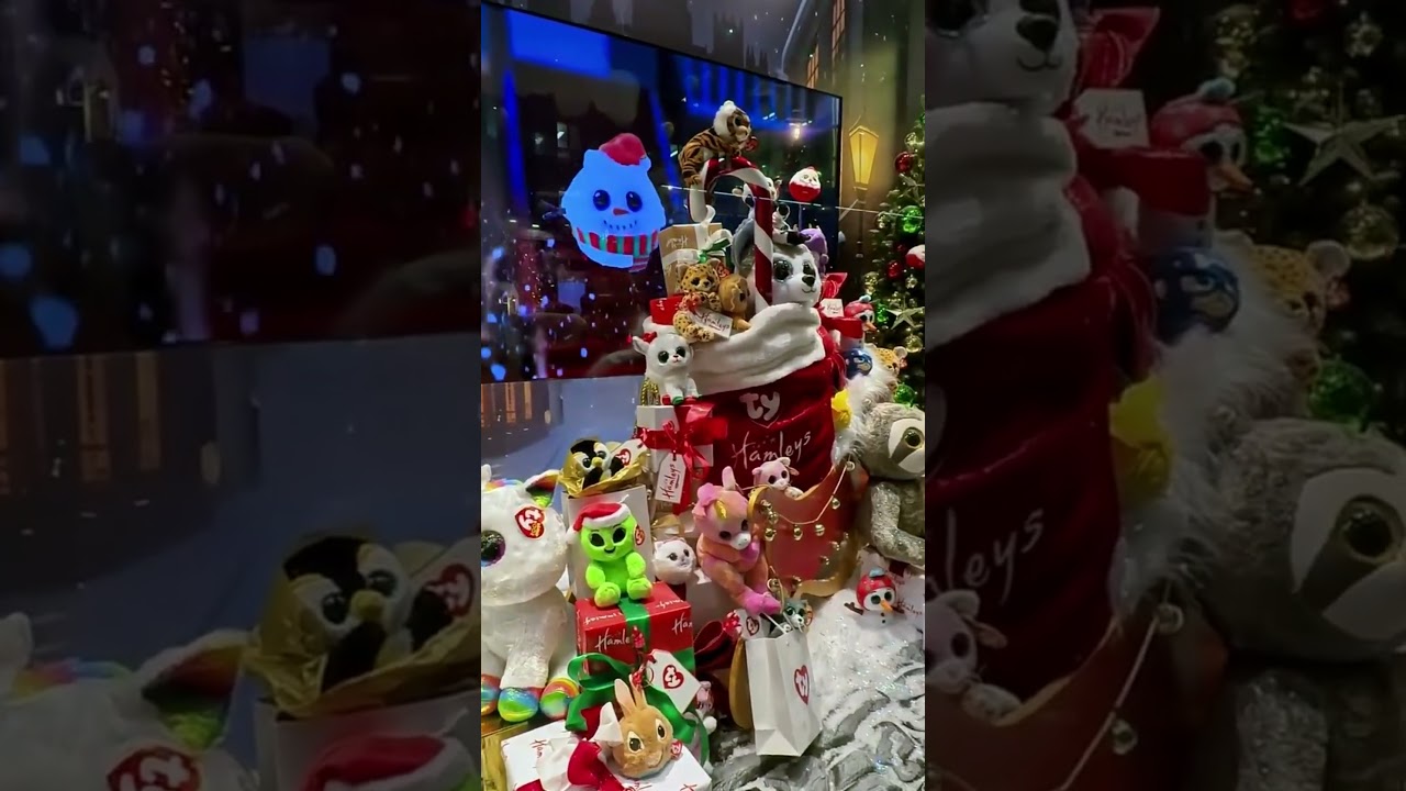 Christmas Magic in London 🎄 Regent Street Walk & Hamleys Toy Store 2025