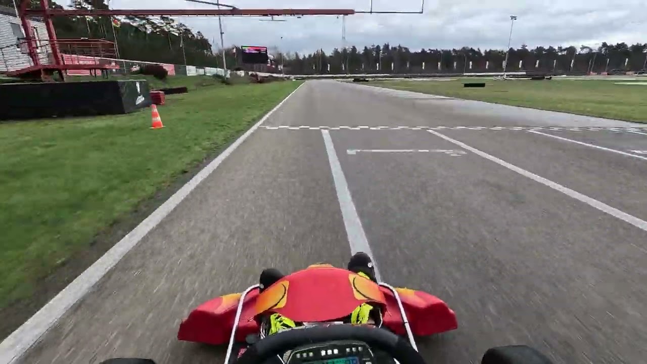 Première fois sur un karting 2 temps | Genk | Location Karting Senior Max | 4k60fps