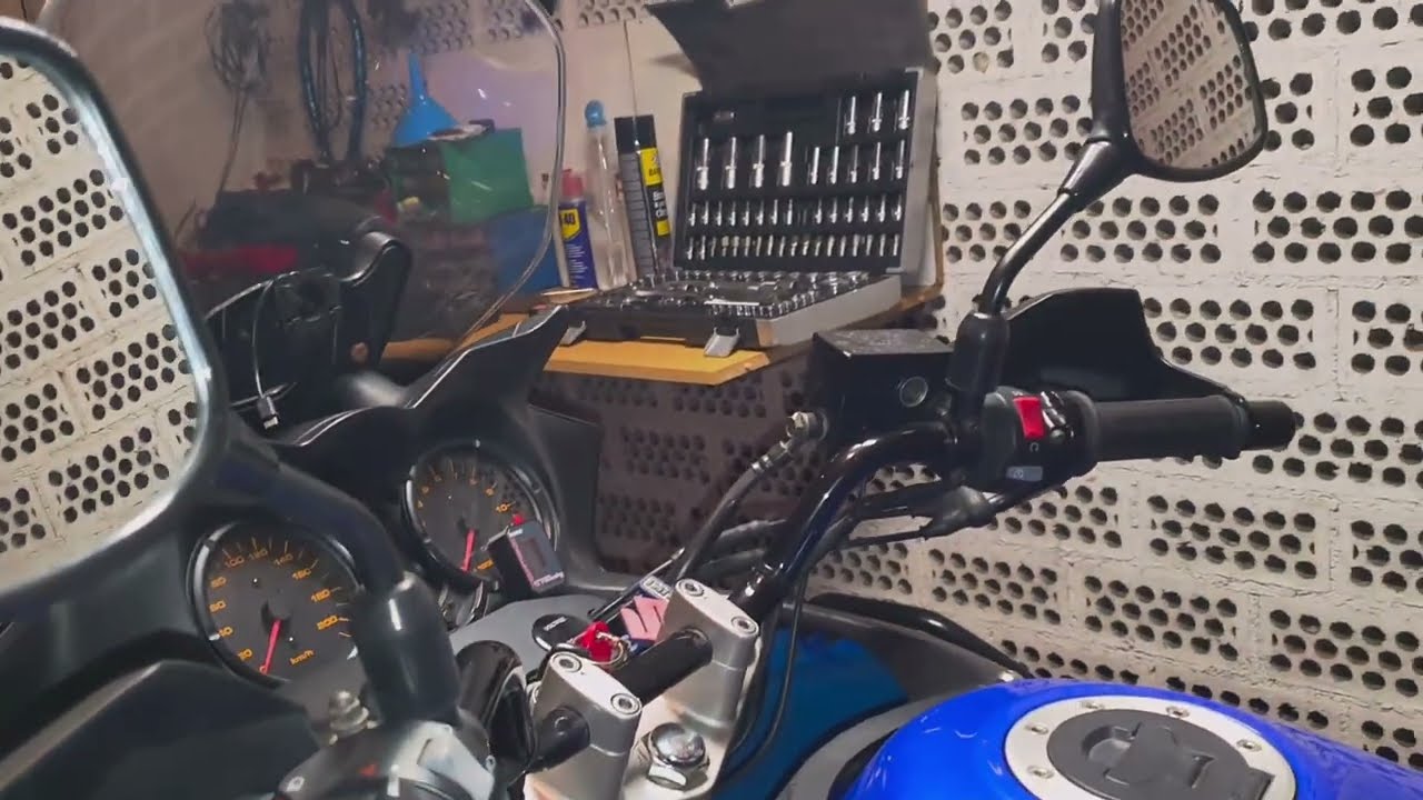 Suzuki V-Strom 650 DL  cambio de aceite y filtro, al final ajuste del ralentí.