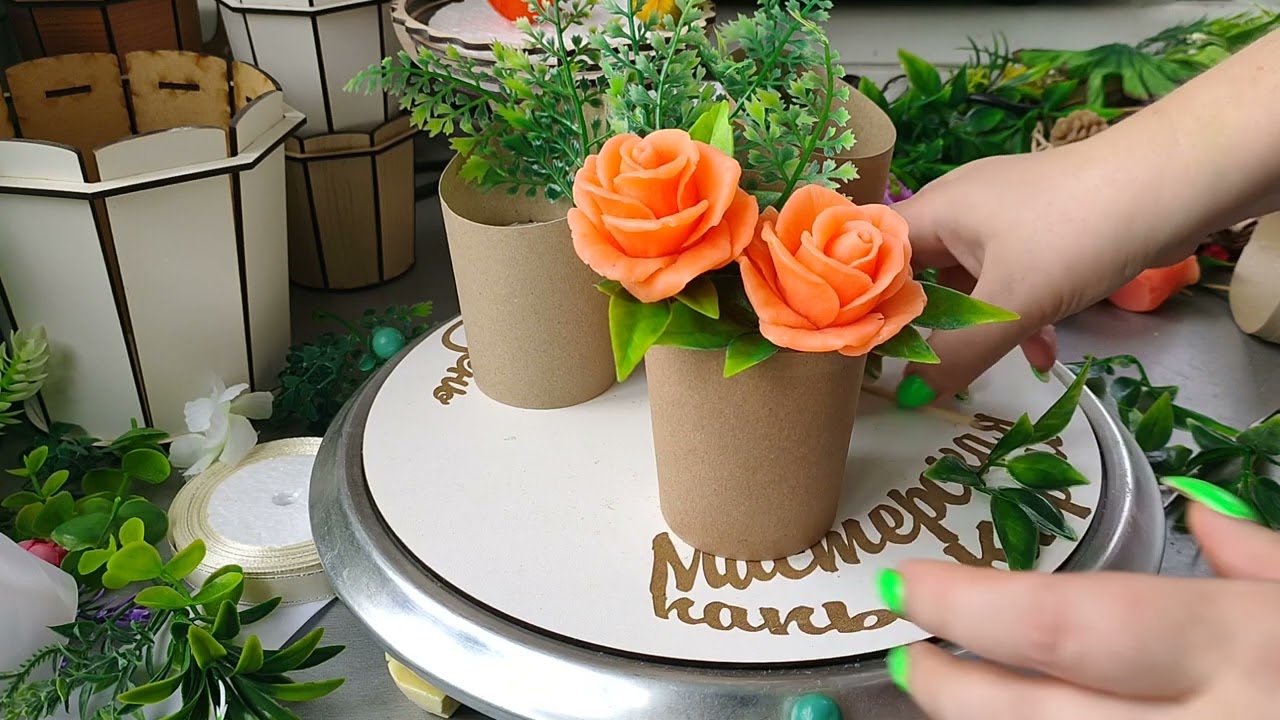 Мыло ручной работы. Много букетов в косом стакане.
