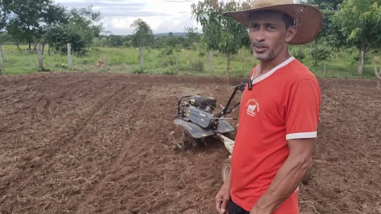 TRATORITO TOYAMA É BRUTO E POTENTE  PARA GRADIAR A TERRA. VOU  PLANTAR MILHO 🚜🚜 🌽 🌽 🌽