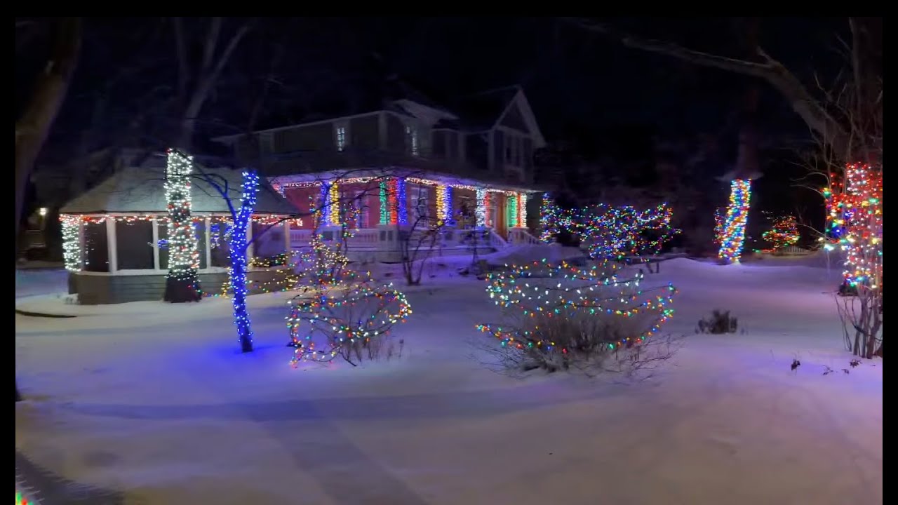 Walking in Regina, December 23, 2025: Neighbourhood Christmas lights