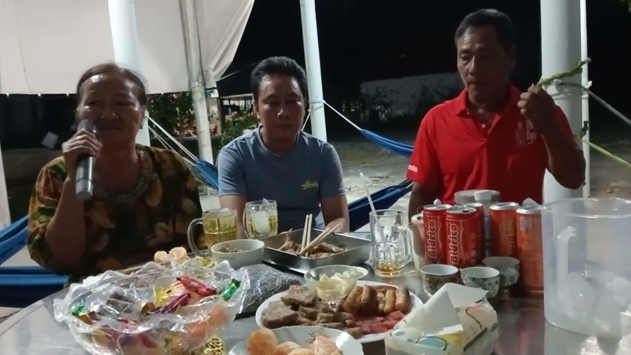 Hồng Cúc.. nỗi buồn Hoa Phượng..