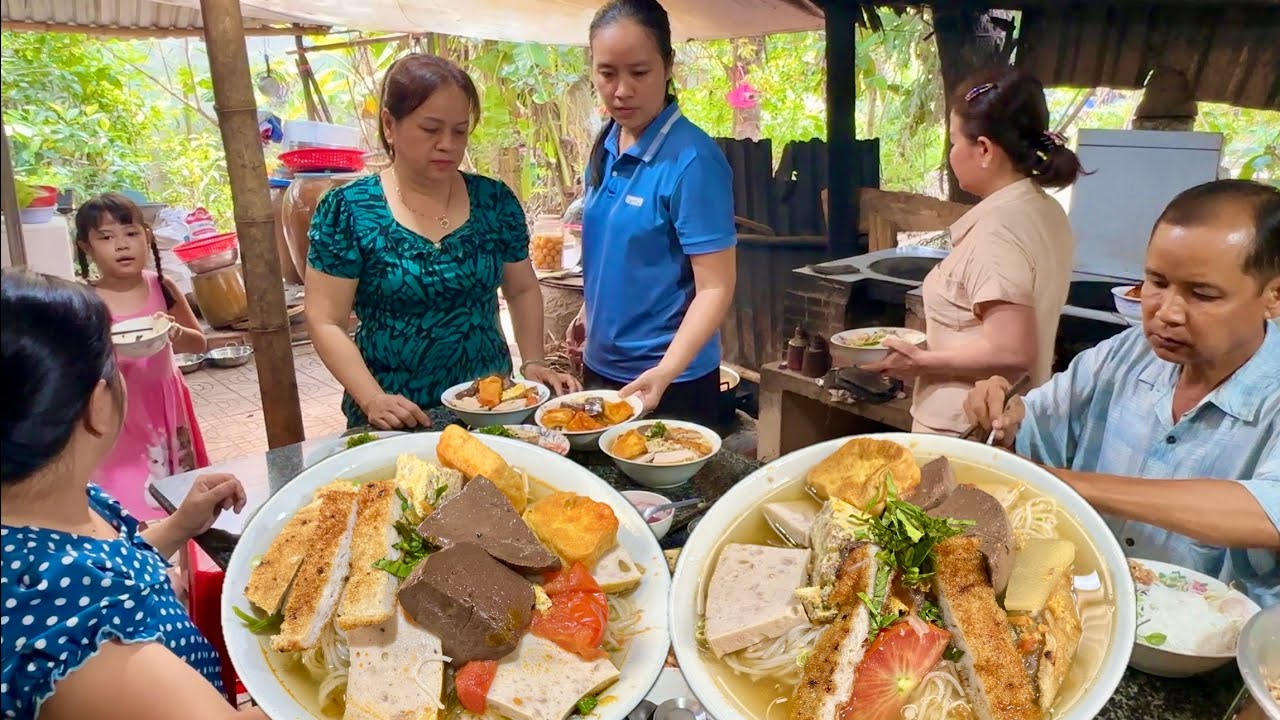 Mấy Chị Em Nấu Nồi Bún Riêu Hoành Tráng | MienTayVT