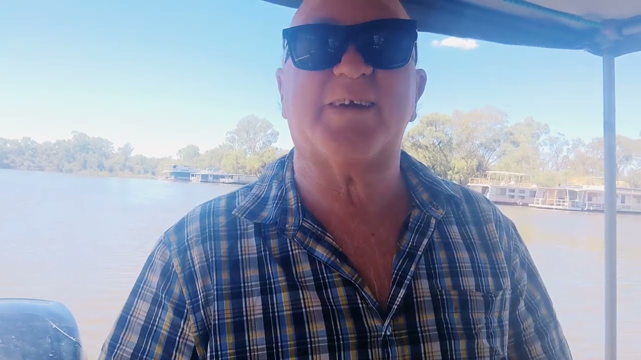 complete trip of Murray River in small houseboat SemloH