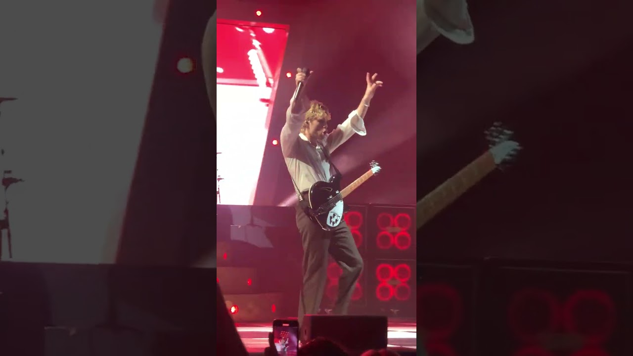 5SOS Prague English Love Affair
