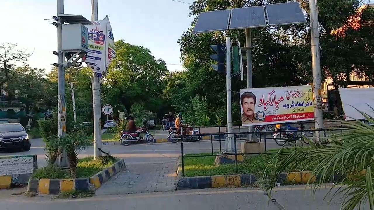 Street at F-10 Markaz, Islamabad, Pakistan / Центральная улица в секторе F-10, Исламабад, Пакистан