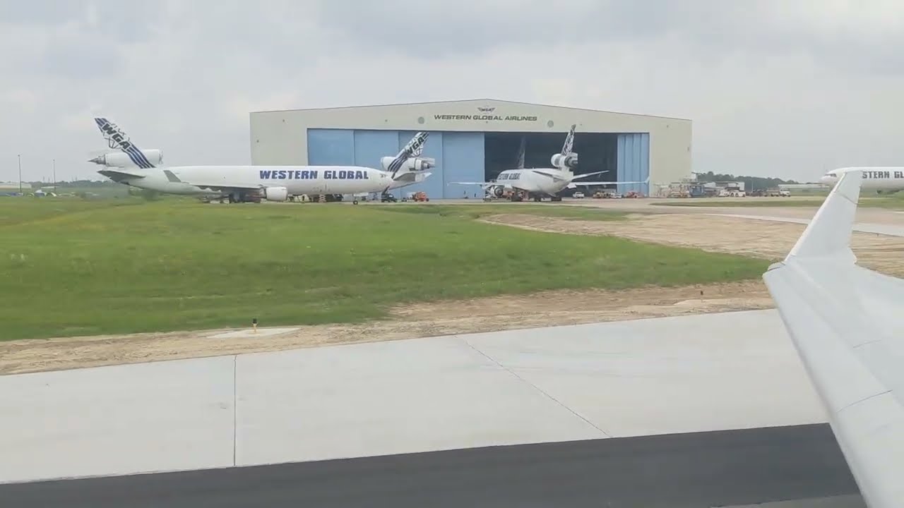 CRJ Landing in Shreveport, LA