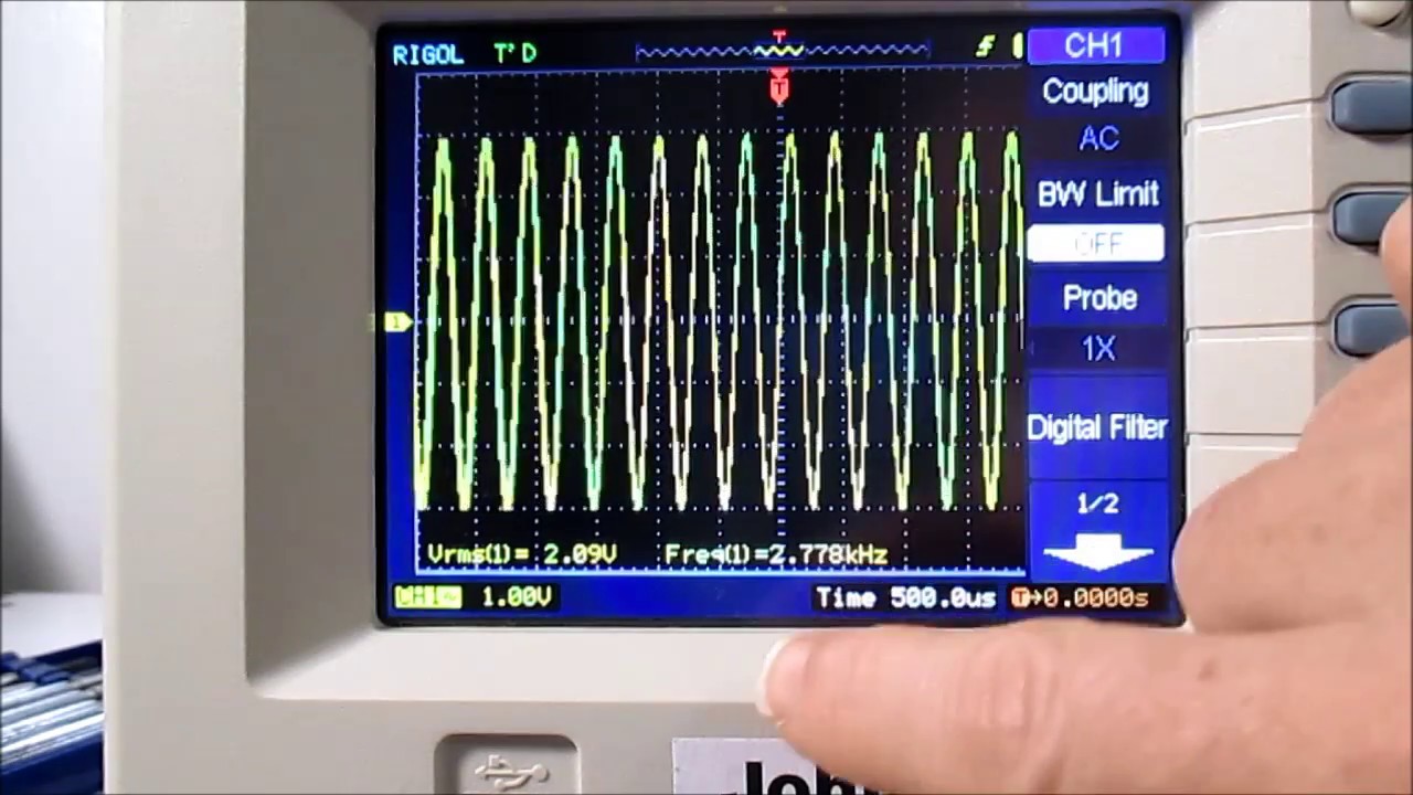 LM386 audio amplifier on DUAL power supply for flat frequency response