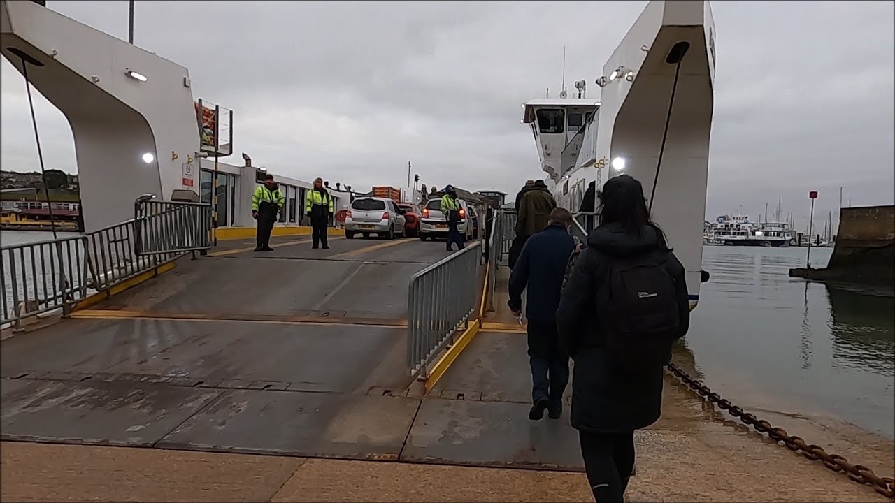 A Ride On The Floating Bridge - East Cowes To Cowes - Isle Of Wight - December 2020 | kittikoko