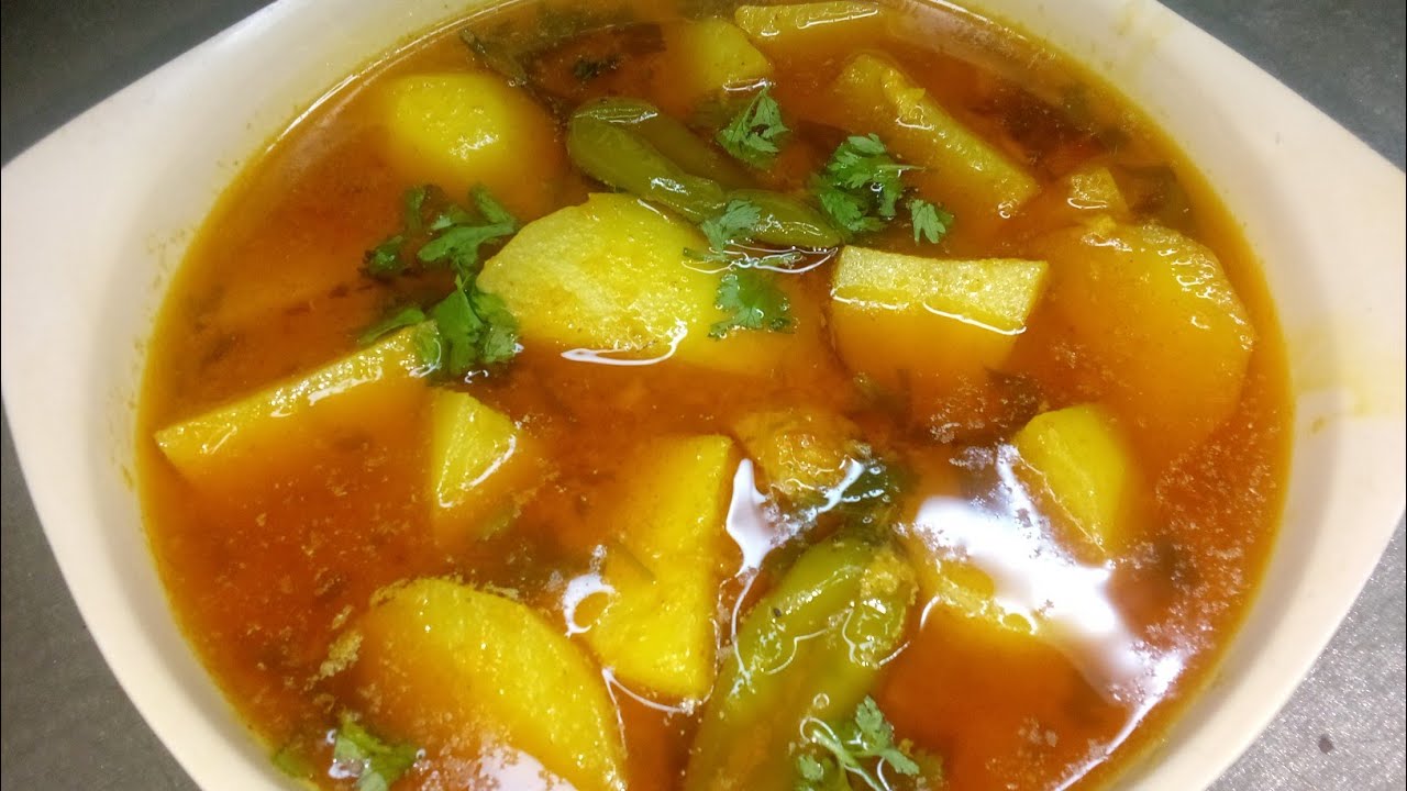 Aloo Ka Khushbudar Salan | Asan aur Mazedaar Recipe | Aloo Ka Salan banane sikhe Asan tarike say 