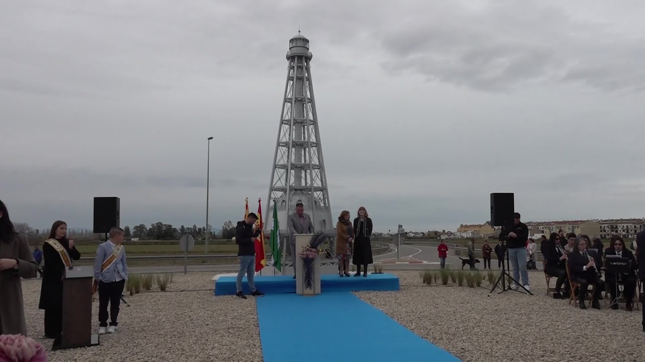 Inauguren a Sant Jaume d'Enveja una reproducció del far de Buda