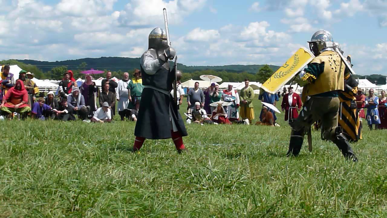 PENNSIC 45 HEROIC CHAMPIONS KING OF THE WEST VS DUKE BRANNOS SCA HEAVY COMBAT P1030978