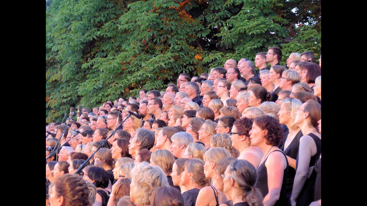 I Smile - GiO im Park der Villa Berg
