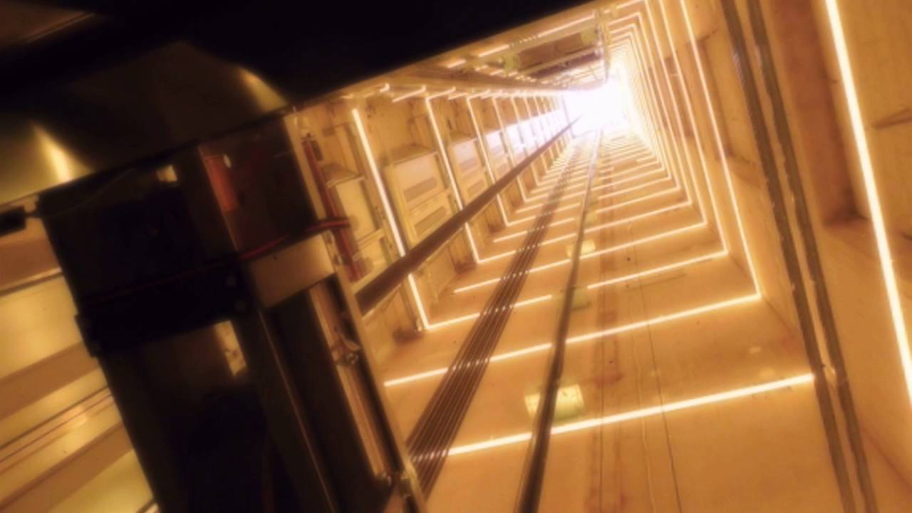 ADAM Toren - in de lift naar beneden