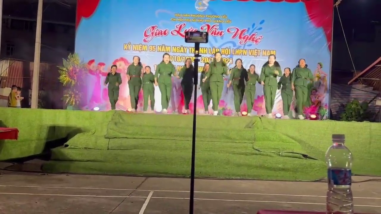 Shuffle dance:  LK Cô Gái Mở Đường & Rừng Xanh Vang Tiếng Ta Lư ( CLB shuffle dance Phố Giang) 
