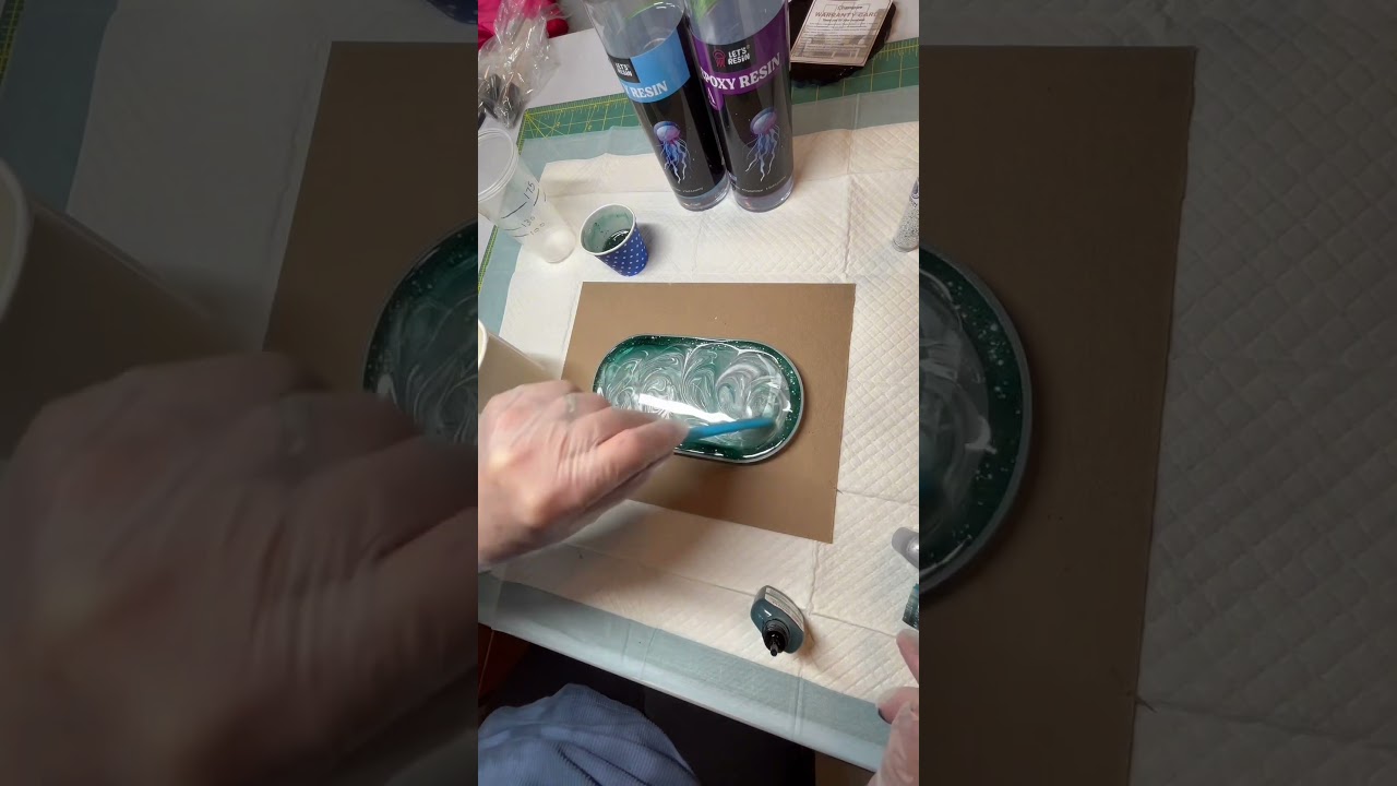 Epoxy resin tray with glitter