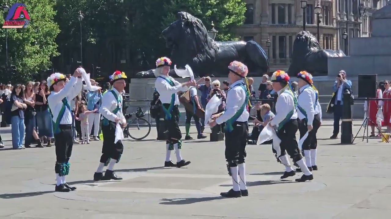 Walking Through Trafalgar Square II The Heart of London in 4k