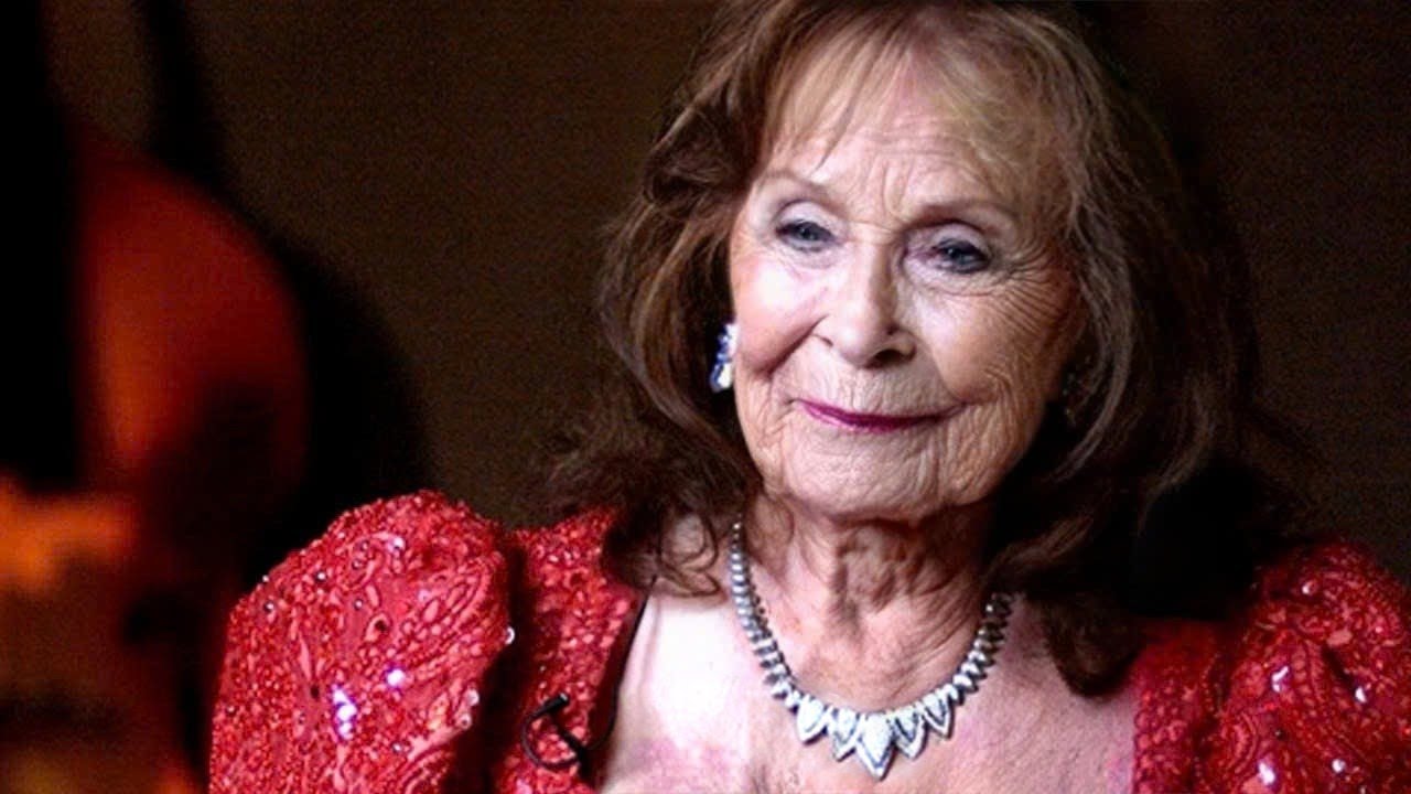 Loretta Lynn Names The Lesbian Singer of Old Hollywood She Dated in Secret