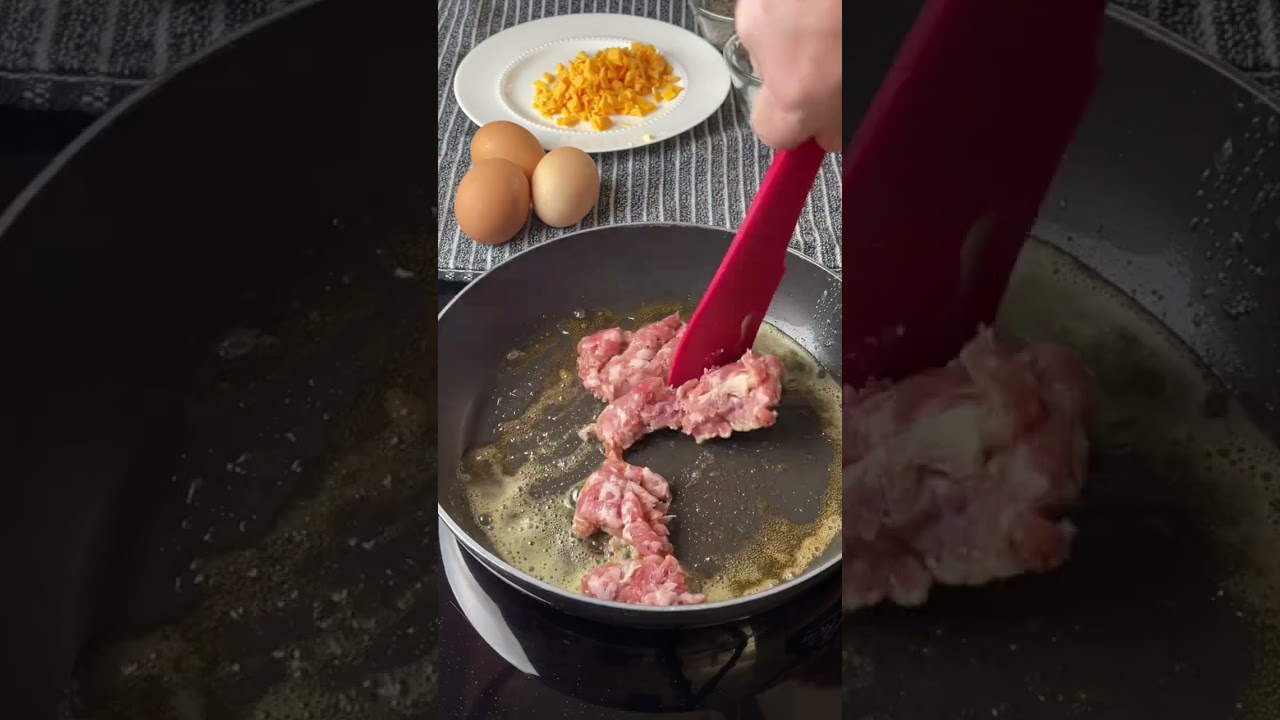 Sausage, Egg & Cheese Scramble #easybreakfast #sausageeggcheesescramble #scramblebowl #breakfastbowl