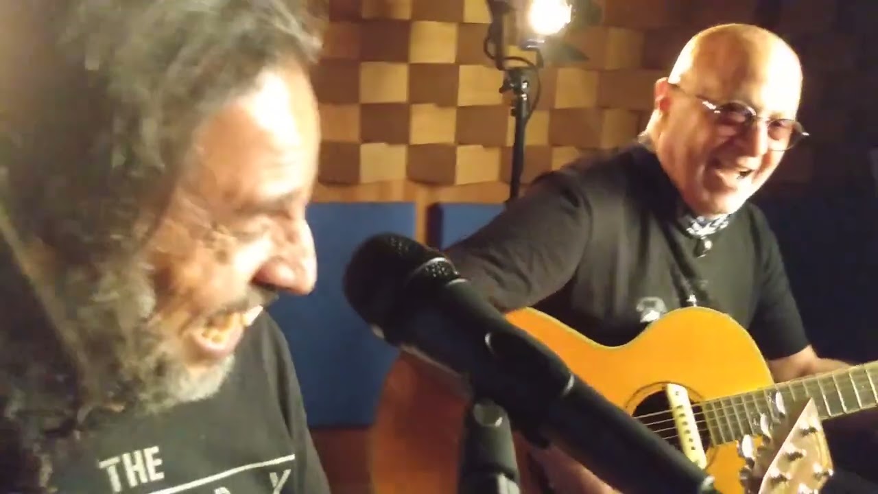 Rick Ferreira e Emerson Ribber tocando 